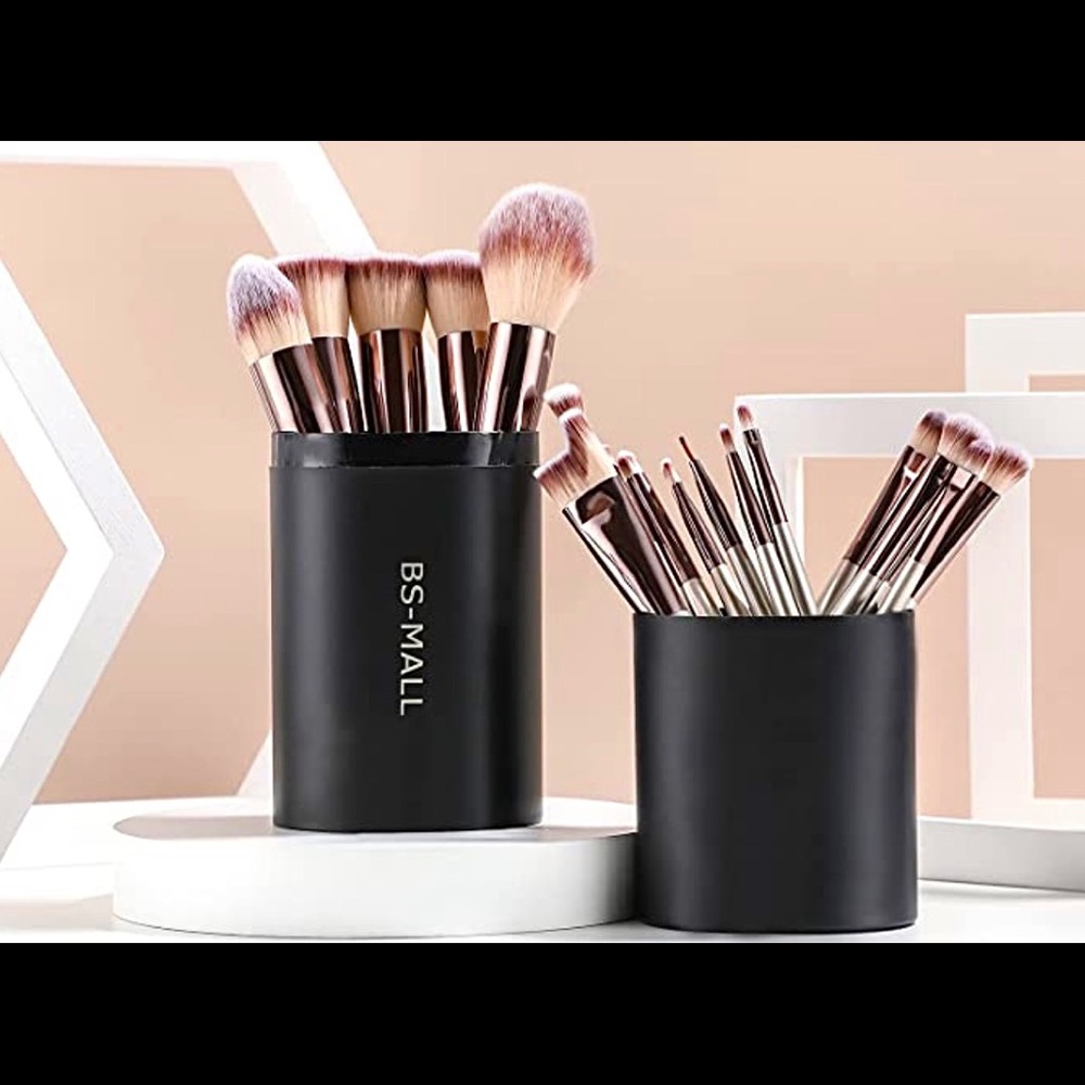 18 PCs Champagne Gold Makeup Brush Set With A Matte Black Cylindrical Container